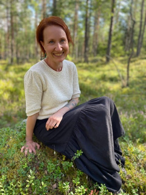 Sinikka_metsässä vireysvalmentaja